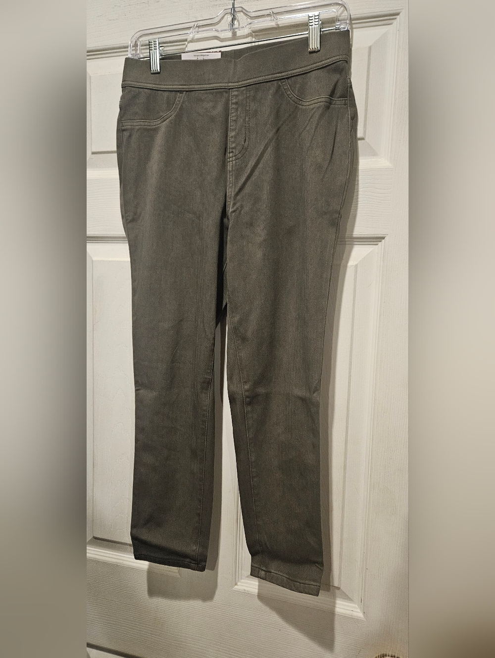 TIME AND TRU FITTED CAPRI PANTS